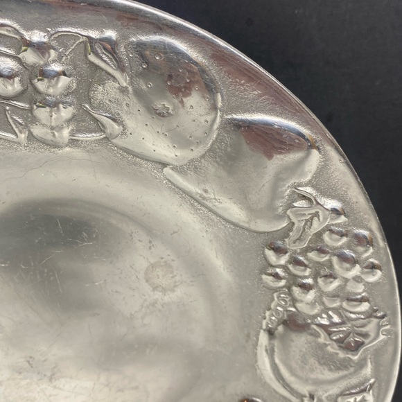 Wilton Armetale Round Fruit Bowl Dish - Picture 5 of 17